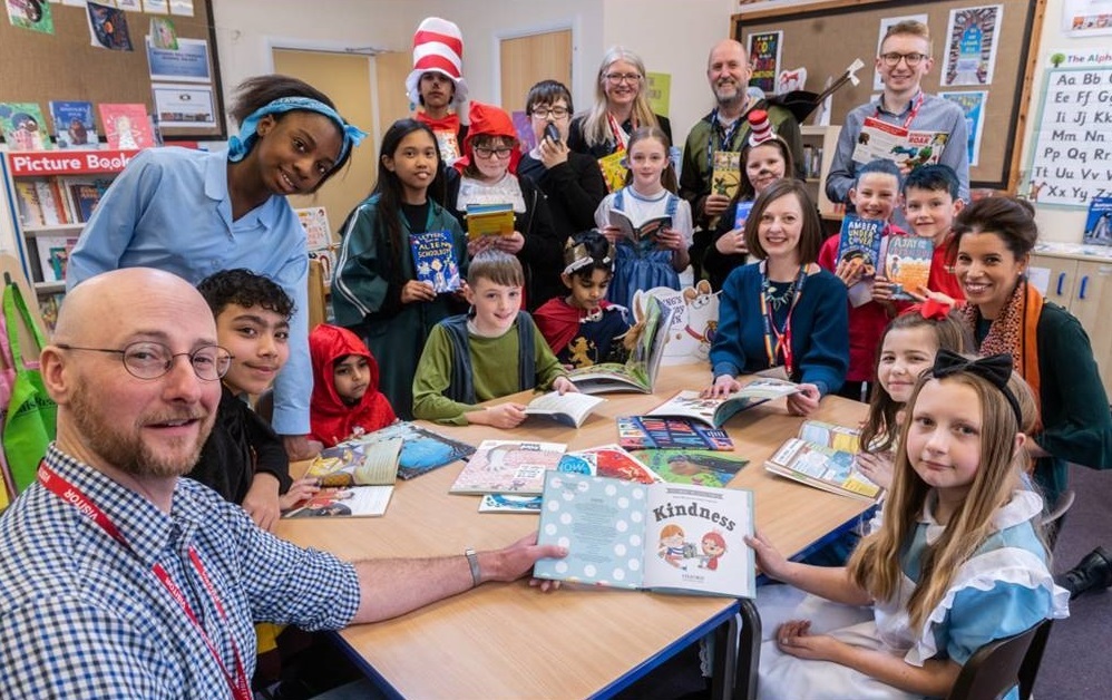 Oxdfordshire Illustrator Inspires Reading For Pleasure